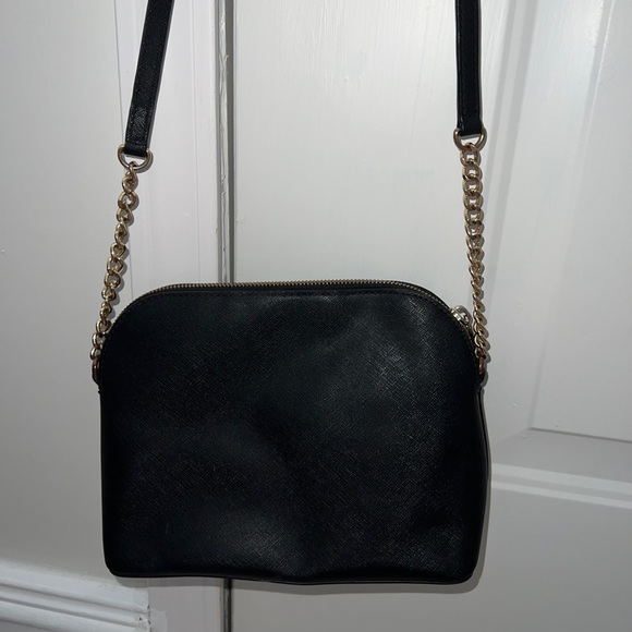 I’m selling this Micheal Khors Small Black cross body purse, - Picture 5 of 5